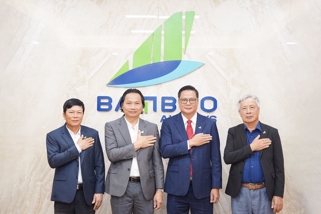 Ông Phạm Ngọc Vịnh (thứ hai từ phải sang) – Chủ tịch HĐQT Bamboo Airways