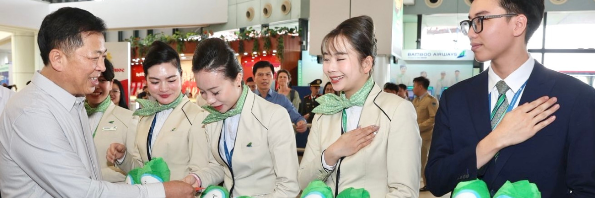 Minister of Construction Visits and Extends Lunar New Year Greetings to Bamboo Airways Staff